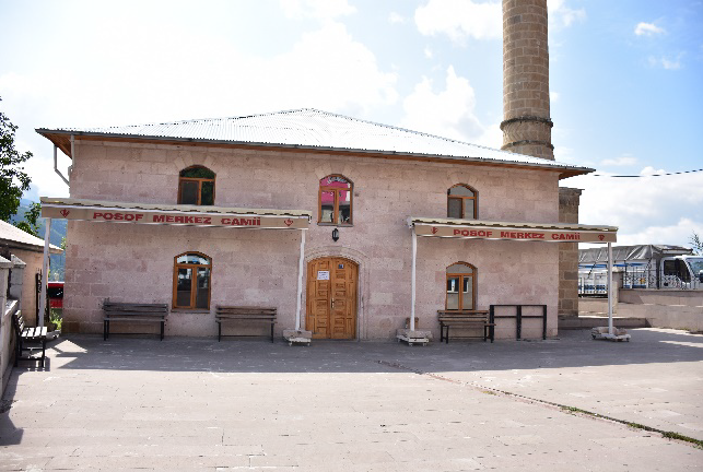 tetri_khari's tweet photo. #Posof kasabası eskiden Gürcü köyüydü: #Diğviri. Köylü erkeler Basila, Maharebel, Mamuka, Badura, Papuna, Demetre, Laşkara gibi adlar taşıyordu (1595 Osmanlı tahrir defteri). Köye sonra #Digur dendi. Gürcülerden kalma kilise kalıntısı, 1883 tarihli cami, Osmanlı mezarlığı. https://t.co/EXGXQktKNg
