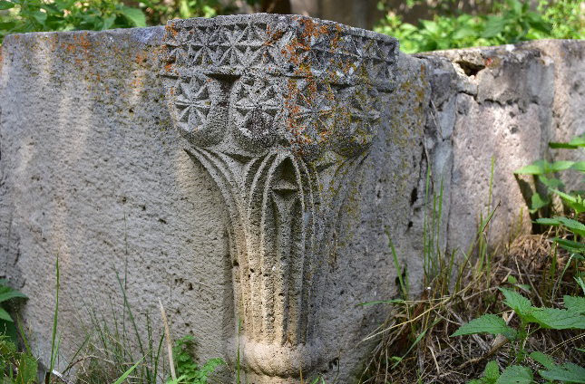 tetri_khari's tweet photo. #Posof kasabası eskiden Gürcü köyüydü: #Diğviri. Köylü erkeler Basila, Maharebel, Mamuka, Badura, Papuna, Demetre, Laşkara gibi adlar taşıyordu (1595 Osmanlı tahrir defteri). Köye sonra #Digur dendi. Gürcülerden kalma kilise kalıntısı, 1883 tarihli cami, Osmanlı mezarlığı. https://t.co/EXGXQktKNg