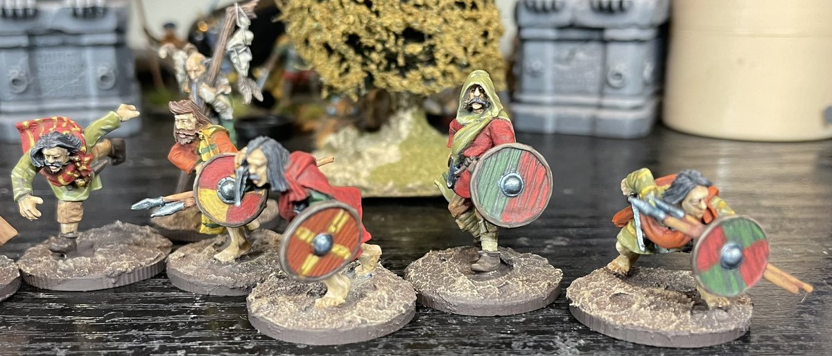 panzerkaput's tweet photo. I’ve finished my Welsh Javelinmen and a Hermit for my Barons' War: game and I’m pleased with the way they look. I wanted them to a different look to the English and I wanted that “Celtic” look. #historicalwargamer #thebaronswar #fsinspired #thewelsh #wargamer #footsore https://t.co/4Yr4sliZv0