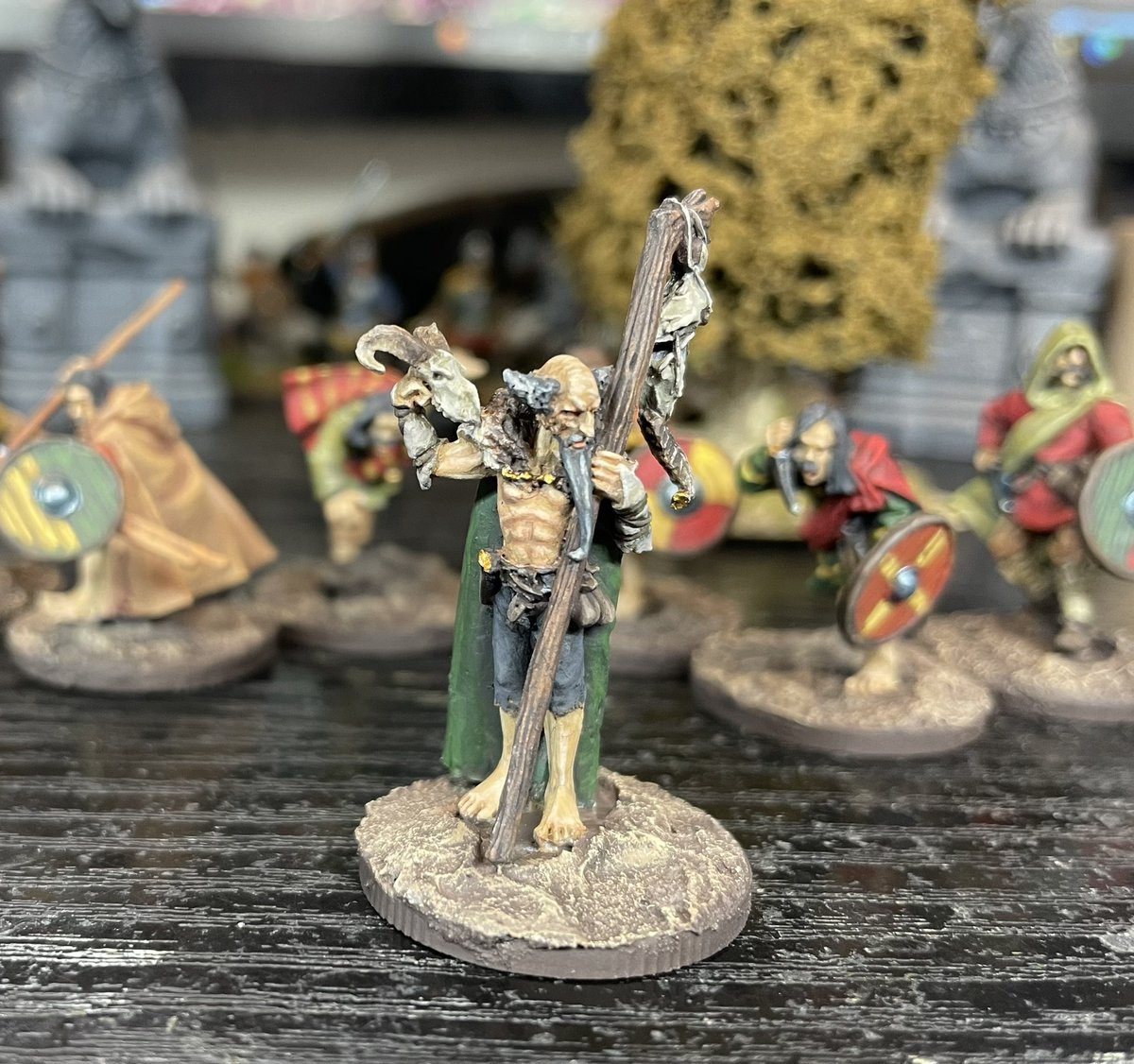 panzerkaput's tweet photo. I’ve finished my Welsh Javelinmen and a Hermit for my Barons' War: game and I’m pleased with the way they look. I wanted them to a different look to the English and I wanted that “Celtic” look. #historicalwargamer #thebaronswar #fsinspired #thewelsh #wargamer #footsore https://t.co/4Yr4sliZv0