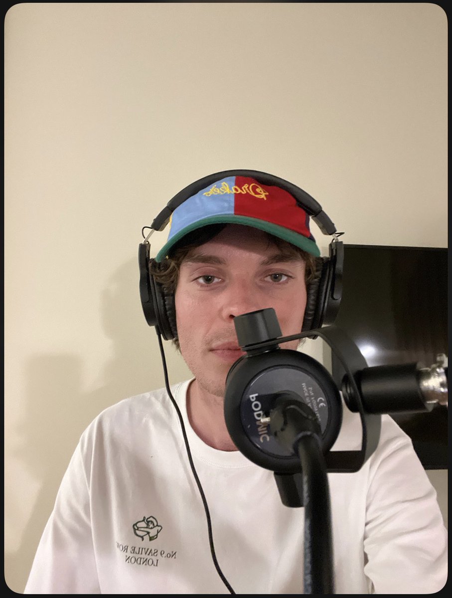dannylomass's tweet photo. What you see vs. what she sees… 

@dansplainingpod ep.5 with @__sim0ne_ now live xxx

https://t.co/vkSHZJI5NA https://t.co/4Q7SPvTVZo