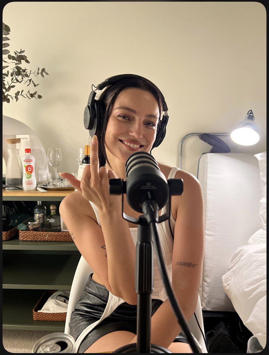 dannylomass's tweet photo. What you see vs. what she sees… 

@dansplainingpod ep.5 with @__sim0ne_ now live xxx

https://t.co/vkSHZJI5NA https://t.co/4Q7SPvTVZo