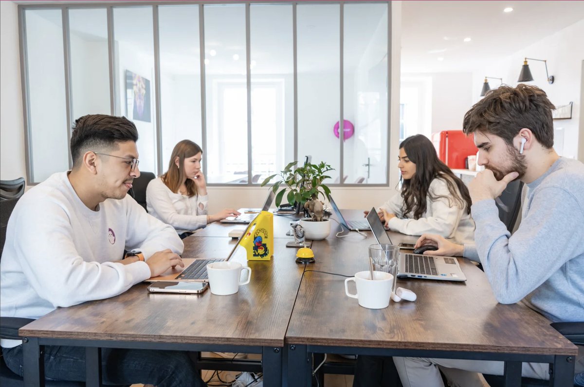 kaspr_io's tweet photo. Working in a startup allows you to work with a young and dynamic team. 👩‍💻👨‍💻

The atmosphere at Kaspr is relaxed, everyone can communicate with whoever they want 👥

#kaspr #prospecting #B2B #prospectingtool #team https://t.co/Rx1R2DFyZe