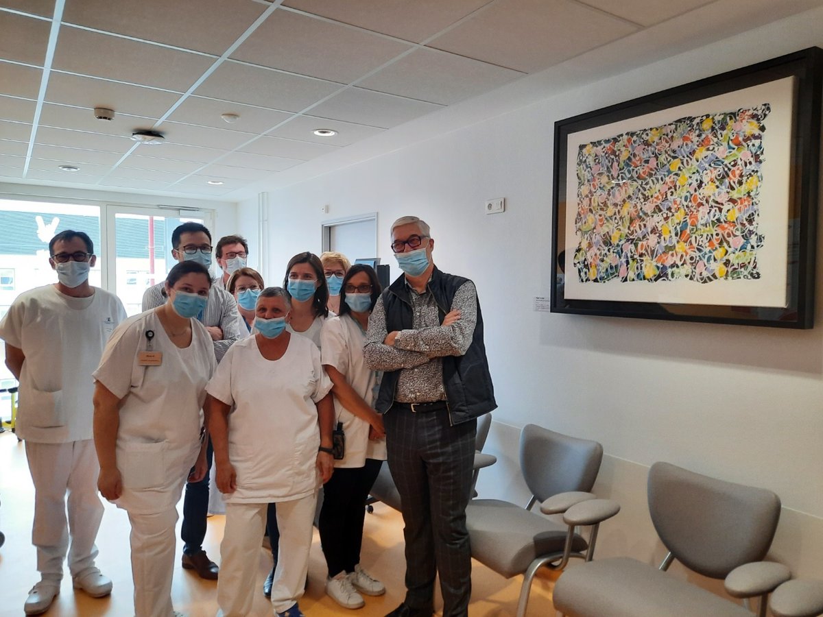 CHU_Lille's tweet image. L’œuvre de l'artiste #JonOne, réalisée à l’attention des patients et des professionnels, a trouvé sa place dans le service de cardiologie infantile et congénitale 🎨 .
Avec ce don, JonOne confirme son engagement aux côtés des institutions caritatives dont l’hôpital, merci 👏