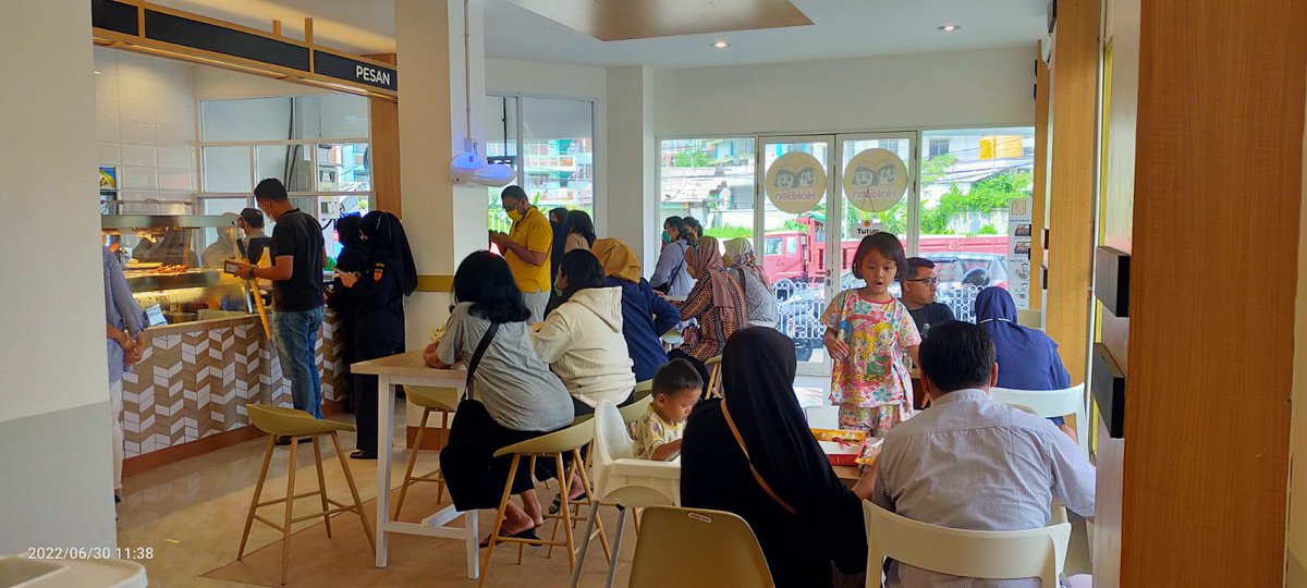 HokBen's tweet photo. Yo iki Rek sing ditunggu-tunggu!!!
HokBen wes buka ning Gresik, tepate nek Jl Dr Wahidin, Ruko City 9.
Ndang mampir yo, ben iso nyobain menu-menu HokBen favoritmu plus gak ketinggalan promo-promone sing menarik!!!
Moro saiki
#HokBenGresik #HokBenBaru #OpeningStore #HokBenJatim https://t.co/eKwzxU7MrX