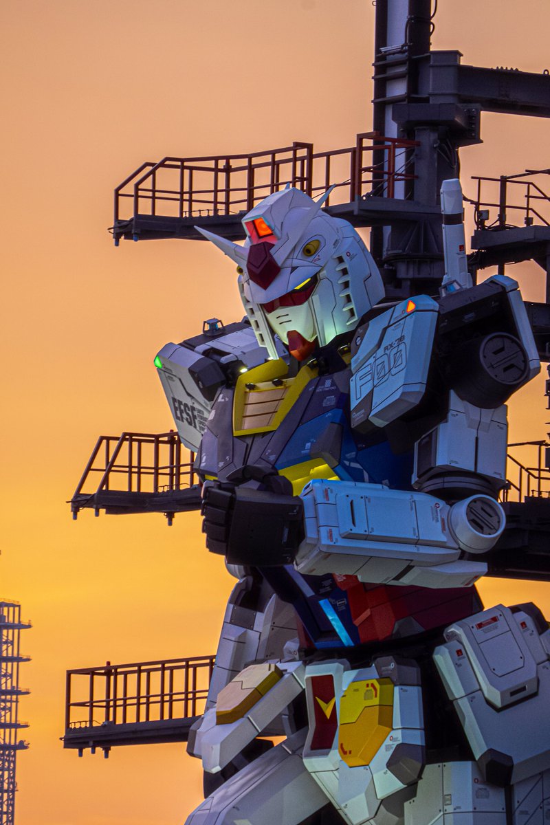 yoshi115t's tweet photo. GUNDAM FACTORY YOKOHAMA
今日では無い、いつかの夕陽。
#GFY #横浜 #ガンダム #実物大ガンダム #夕陽 https://t.co/OlGydUcwJf