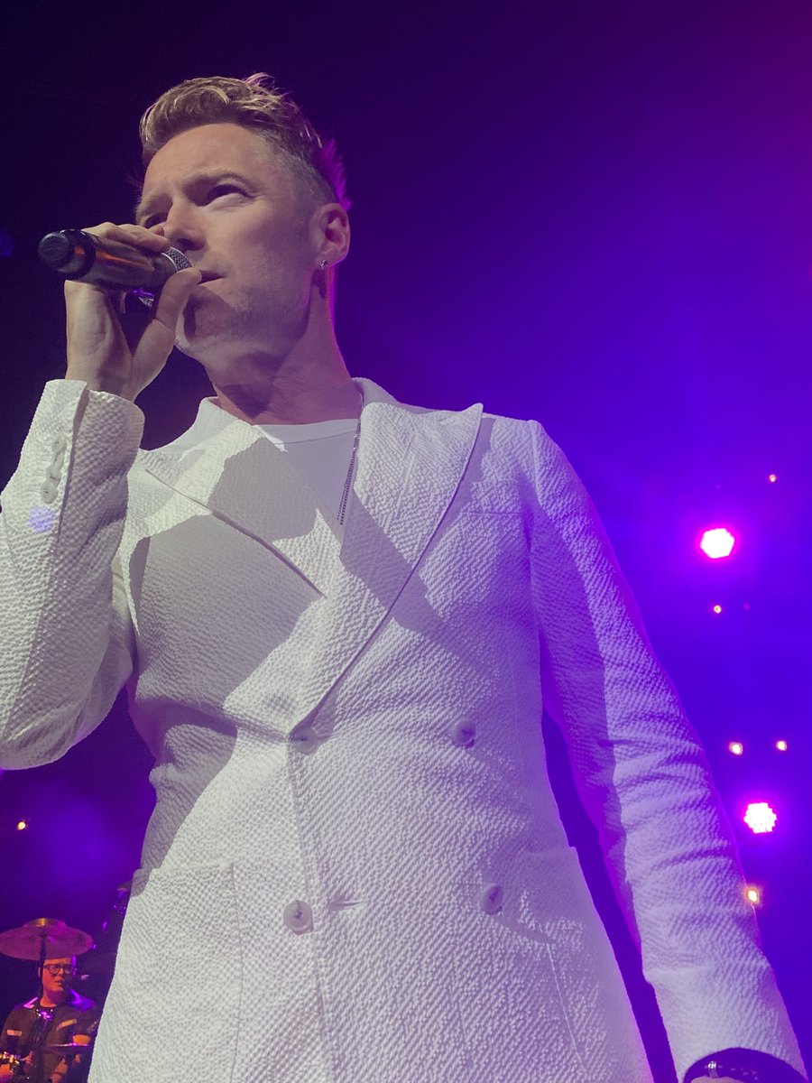 oioimarie's tweet photo. Thank you @ronanofficial for an amazing night at @BridgewaterHall defo worth the long wait for this tour to come around ❤️ https://t.co/ZDq0tWnfKH