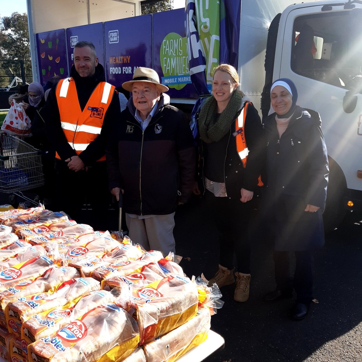 FatherBob's tweet photo. #BOBKEEPER End of Financial Year! Great team effort supporting 200 disadvantaged families today in Broadmeadows with food and clothing. Please help support disadvantaged families and Donate now @ https://t.co/c6M98tAlHP https://t.co/bebNvSfzvh