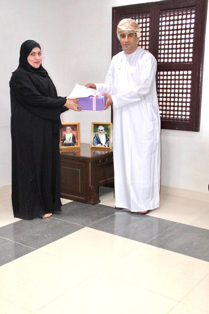 EduGovNBT's tweet photo. كرم الفاضل المدير العام بمكتبه فريق منظومة قياس الأداء الفردي والإجادة المؤسسية بالمحافظة على جهود الفريق الواضحة خلال الفترة الماضية.

#فعاليات_تعليمية_شمال_الباطنة https://t.co/LyNv0pRczl