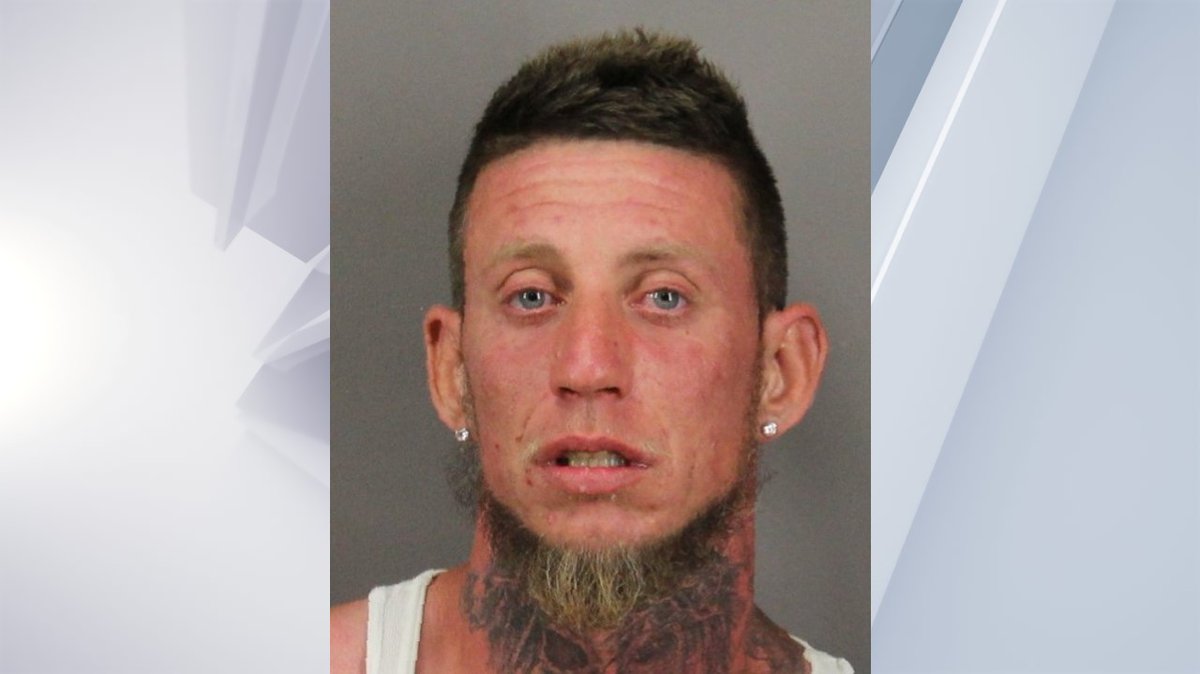 On Tuesday night, at 10:15 p.m., #Saugerties Police responded to a 911 call reporting a #fight in progress on Washington Avenue. #UlsterCounty 911 also reported a #burglary in progress in the same area. 
trib.al/BrsVpqE