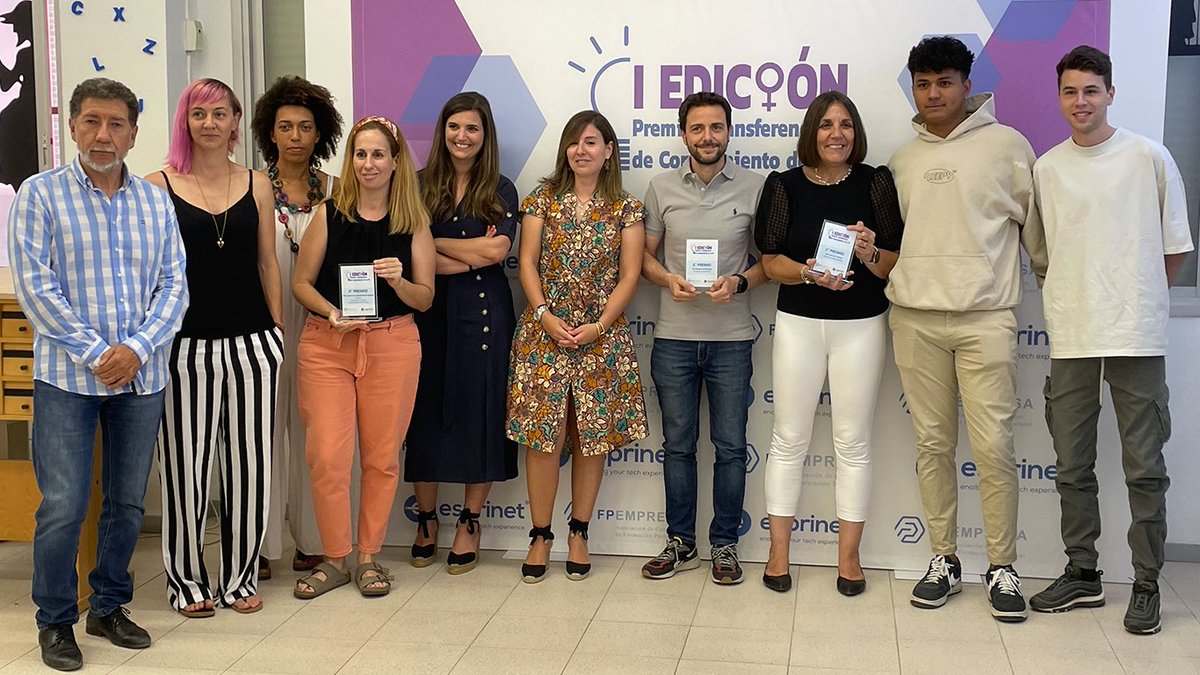 fp_empresa's tweet photo. 📰 @fp_empresa y @Esprinet_es hacen entrega de los I #PremiosTransferenciaDeConocimientoDeLaFP

🔹 Muchas gracias por todo el apoyo recibido, y especialmente a los equipos participantes de la I edición.

¡Os contamos cómo fue el evento! ⬇️
https://t.co/YpEjdSOJw9

#FPCuéntalo #FP https://t.co/cXBYdahclg