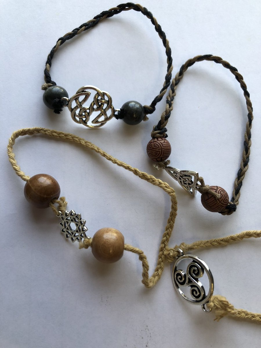 Loving these Celtic bracelets our volunteers @AndoverMuseum @HantsCulture have made to show you what you could make here this Sat 2 July from 11am-3pm as part of our Danebury Exhibition £3 per child. Just drop in, no need to book! #celtic #bracelet #Danebury