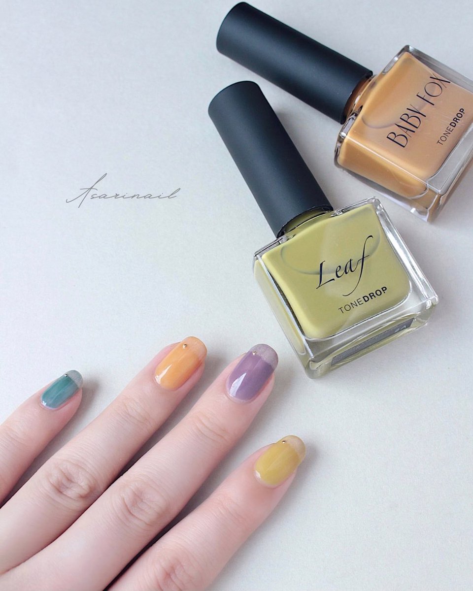 asari_nail's tweet photo. (@dupbeauty )から新ネイルブランドが発売されました👏全18色の中から6色(+ベース・トップ)を頂いたんですが、せっかくなら全部つかってみたい！とよくばりマルチカラーネイルに🎉配色も何も考えず塗ってみたけど、どれもスモーキーな色味だからかまとまりがあってカワイイ☺️ https://t.co/iYFEhgLawe