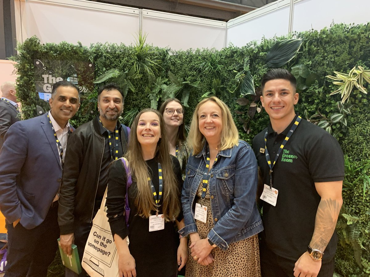 Awesome catching up with the <a href="/IncommunitiesHA/">Incommunities</a> #CommsHero team yesterday! 

Swag was claimed and sustainable Comms was discussed. Great catching up at #Housing2022 🌍💚