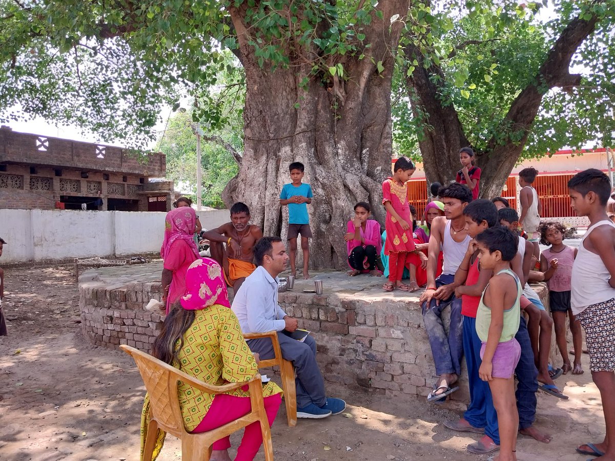 PtVijayKumarSh1's tweet photo. जनपद बहराइच में वंचित समुदायों के किशोरी बालिकाओं के समूहों के अभिभावकों के साथ शिक्षा,स्वास्थ्य,बाल विवाह एवं बच्चों के स्कूल चलो अभियान पर जन जागरूकता आभियान।@ActionAidIndia,@sndeep,@C9Khalid,@KrantiKumarNig5,@najmi_nazish,@diligentdurga,@DMBahraich,@BahraichCdo,@BahraichBsa https://t.co/sLcOOVuZNM
