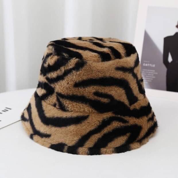 jaewvawja's tweet photo. 🐯บัคเก็ตขนมิ้งค์ รุ่นนี้เนื้อผ้านุ่มนิ่มมากค่า ได้ไปคุ้มกับราคาแน่นอน 

Size : Freesize  
58 cm.
ขอบปีกยาว 5.5 cm.

Color :  น้ำตาล🤎

🏷 250.- ส่งฟรี https://t.co/UHf71Y9iKY