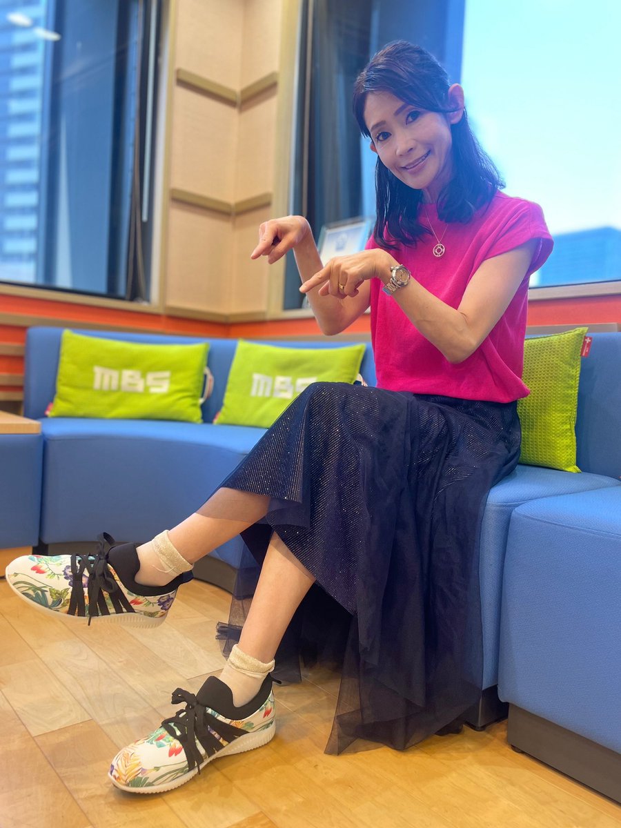 夏用に買ったスニーカー。 ハワイっぽくて気に入ってたのですが、コン