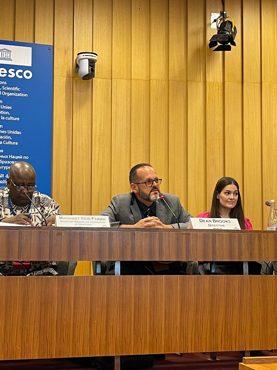 UNHCR_Education's tweet image. &quot;Being a teacher is a profession, but if we are not investing in this profession, we are losing teachers that are responding to refugee education, we can learn Chad that is a great example of including refugee teachers in national education systems&quot; @INEEdean at #TransformingEd