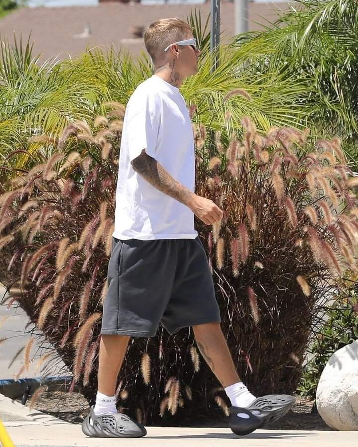 JUSTIN CON NUEVO LOOK 😍😍😍😍
