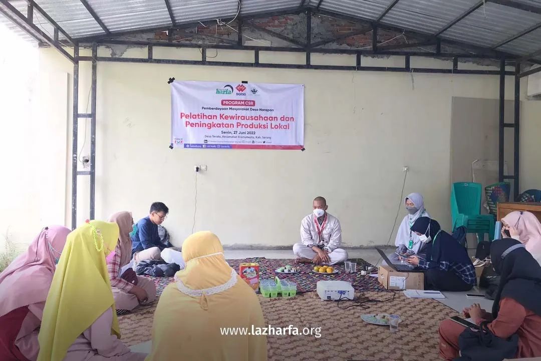 ptsgpjb's tweet photo. LAZ @harapandhuafa bersama #PTSGPJB menggelar pelatihan kewirausahaan & peningkatan produksi lokal program pemberdayaan #DesaHarapan di Kp. Krandan, Desa Terate Kec. Kramatwatu, Kab. Serang Serang, 27-28 Juni 2022.
#CSR #PLTUJawa7 #Jawa7Care #CommunityEmpowerment https://t.co/4vuquSCAqM