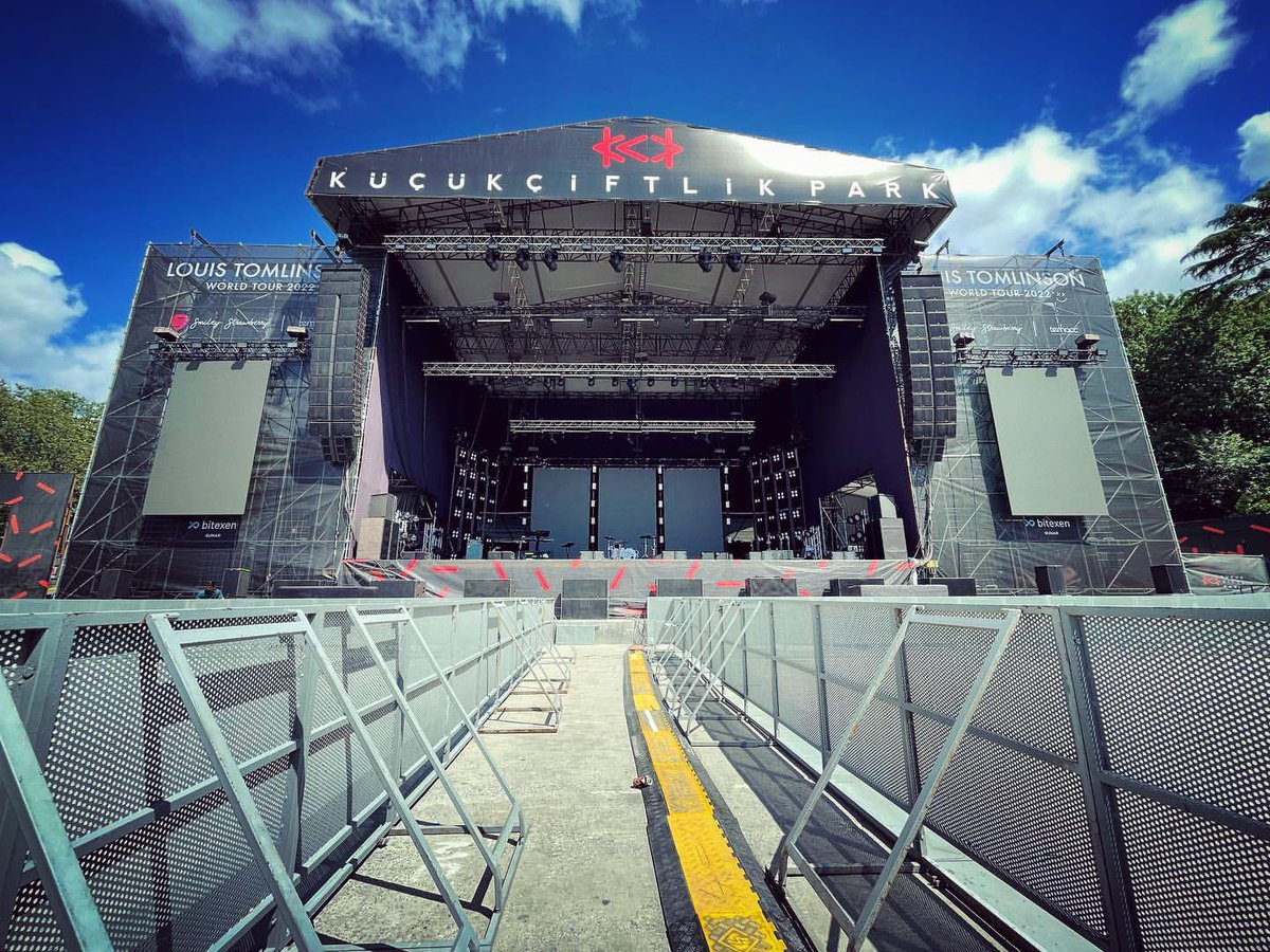 Louis’ stage and pit layout for #LTWTIstanbul tonight! 👀 

📸: jdelf