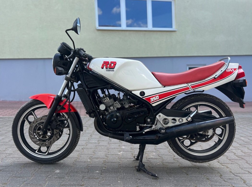 EvenMoreBikes's tweet photo. These three beauties are for sale on eBay. Under £6k each but over in Germany. Still fancy a Mars bar 250LC. One day... 😉 ML

#throwbackthursday #yamaha #rdlc #motorcycles #motorcycle #morebikes https://t.co/Sviptjix2A