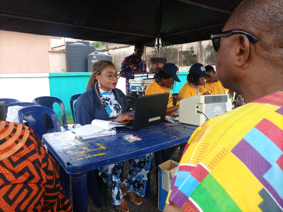 enugudisco's tweet photo. #HappeningNow
Mobile MAP metering is ongoing at Trade fair Gate, Golf estate. For our customers at Golf estate, G.R.A and environs!
Please come with your electricity bill and a valid means of identification.
#MeteringMadeEasy
#MobileMAPmetering
#EEDCcares https://t.co/amrflxYfTU