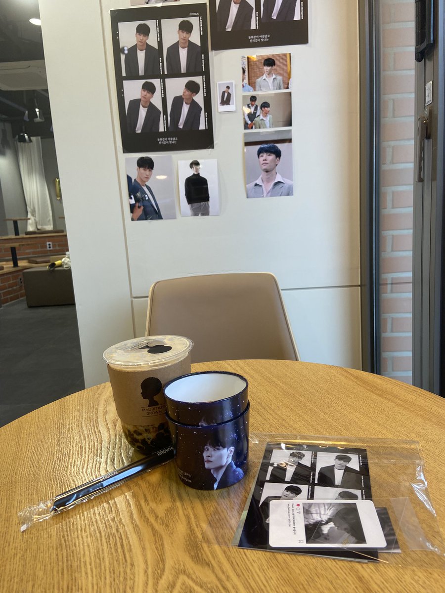 Fleur_maris's tweet photo. 모리셔스 브라운 마지막 날 
배우님 태어나줘서 넘 고맙고 
자주 무대 해주세요 

#김동원_니가_내_별이ㄷr
#김동원이라는광활한우주
#당신의영원한관객들 https://t.co/7OGz97NZc3