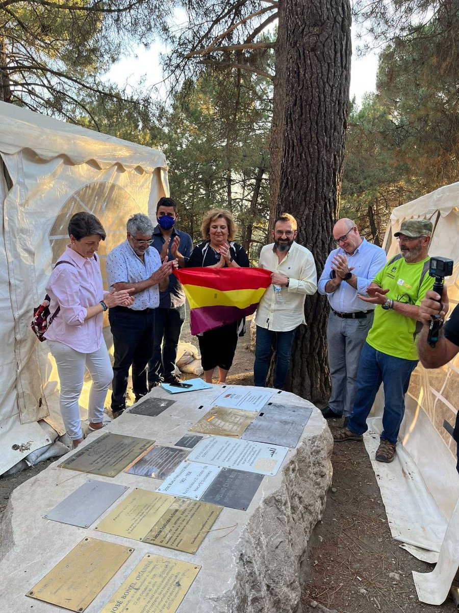 Acto de memoria histórica en el barranco de Viznar de Ustea universidad