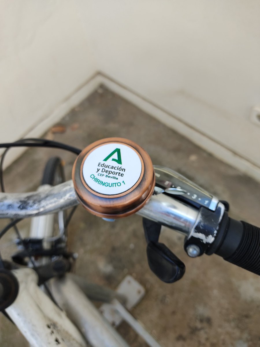 Me han hecho un regalo que suena en el corazón <a href="/cepsevilla/">CEP de Sevilla.</a> #chiringuito1 #altrabajoenbici