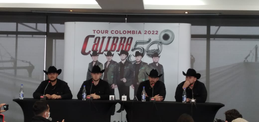 HernandezJoimer's tweet photo. Rueda de prensa con el grupo mexicano Calibre 50 https://t.co/JfEe92EvRx