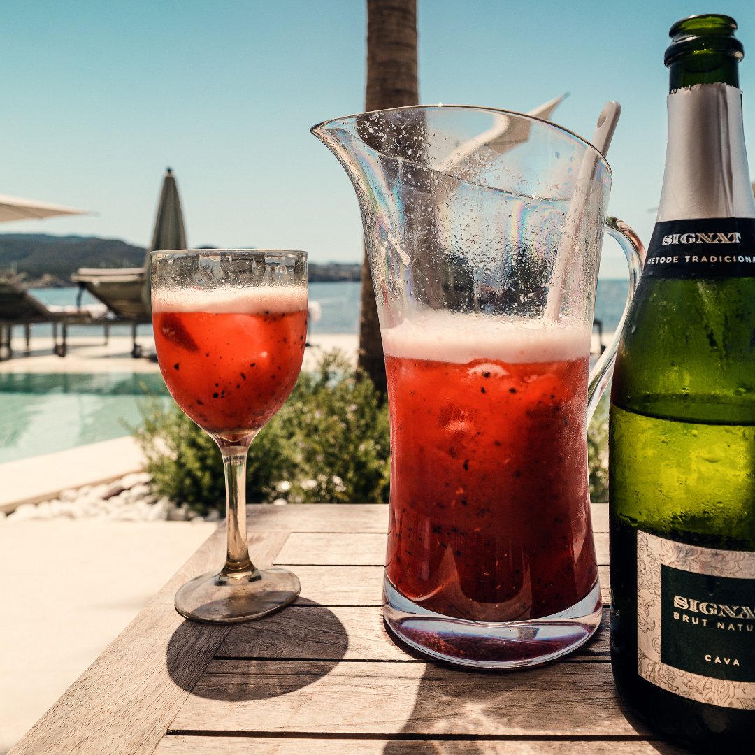 sebogouk's tweet photo. There's a lot of #Ibiza beyond the dancefloors and #luxury clubs full of celebrities, footballers and influencers. 

Take a look at the #traveloffers we have for you 👉 https://t.co/tF37KtXJq3 and book your next #luxurybreak to the jewel of the #Mediterranean.

We love #travel! https://t.co/zOr13AZSBS
