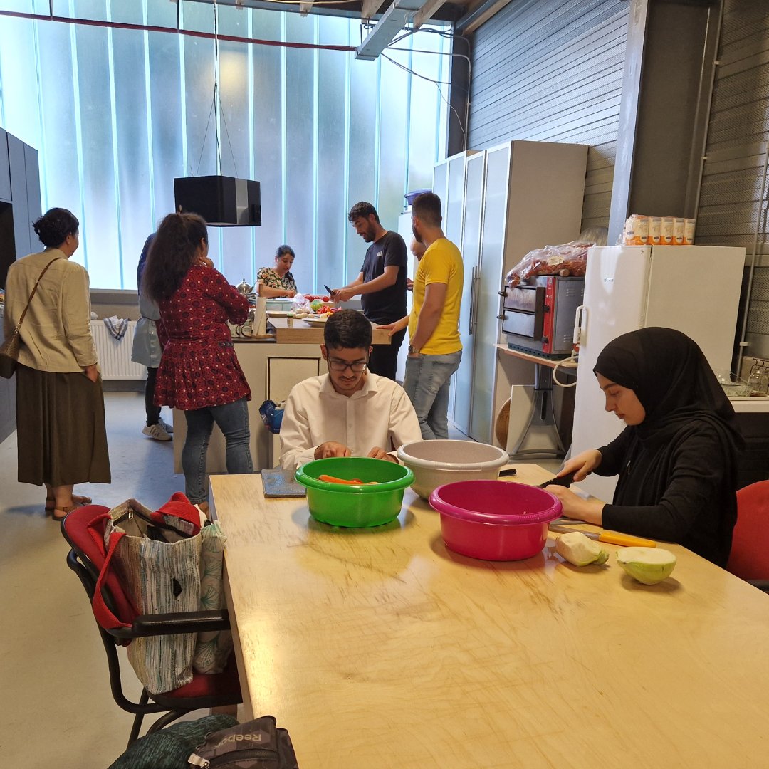 PlatformINS's tweet image. Samen Tanzaniaans koken en elkaars cultuur leren kennen. Dat is wat wij i.h.k.v. ons Inclusive Europe project hebben gedaan in Almere bij stichting Waterval. @InclusiveEU_  @St_Waterval