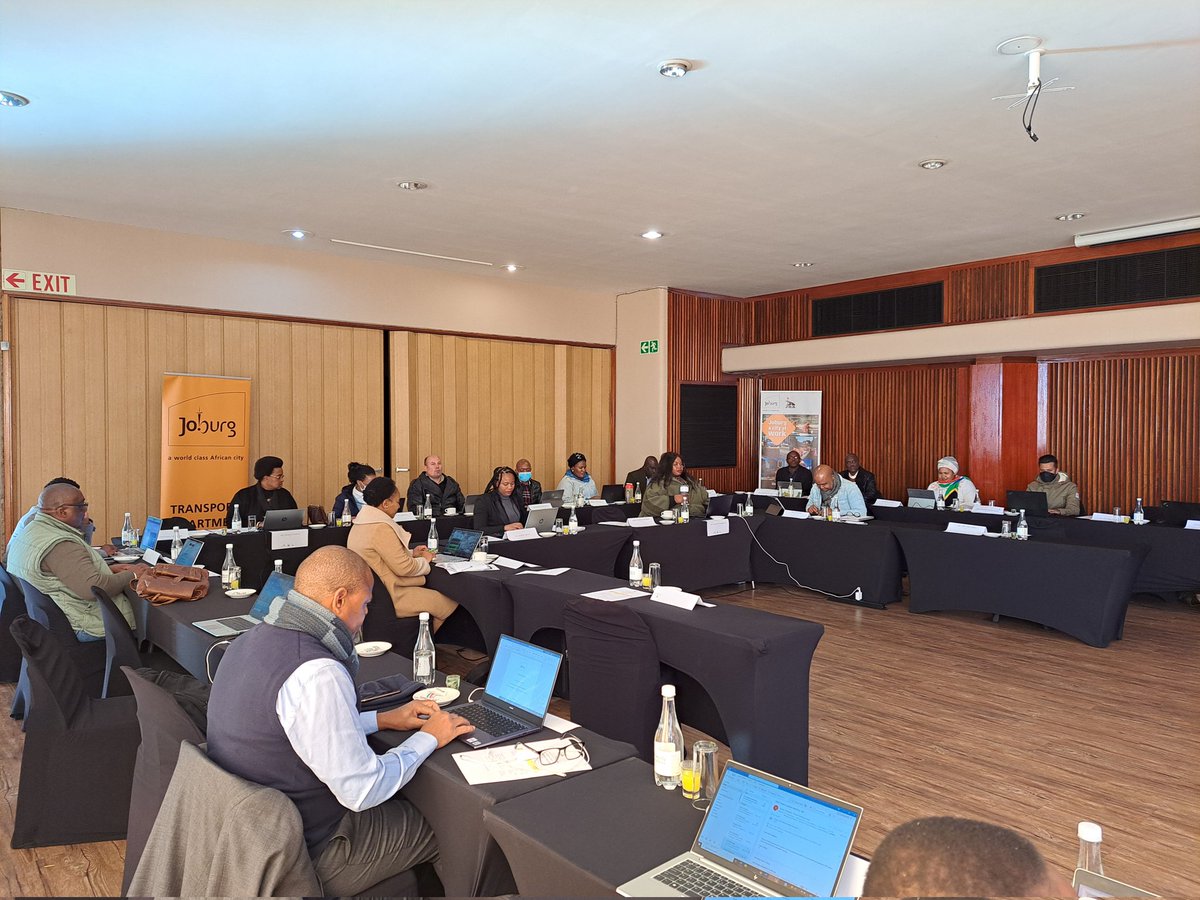 Olebo1985's tweet photo. @MMC4Transport making his opening remarks on Day 1 of the Strat Session of the Office of the MMC for Transport

@CityofJoburgZA
@MyJRA 
@JoburgMetrobus 
@ReaVayaBus 
@CoJTransport https://t.co/J8BcjI5Cbm