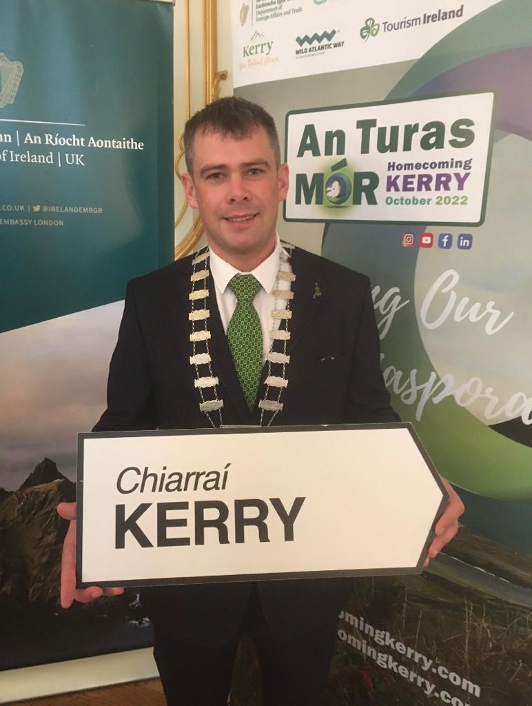 countykerry's tweet photo. Cathaoirleach @CllrFlynn and Chief Executive Moira Murrell are in London for the launch of 'An Turas Mór' the global Irish festival which will take place in October
#turasmor #Kerry https://t.co/zWzWMPnhmC