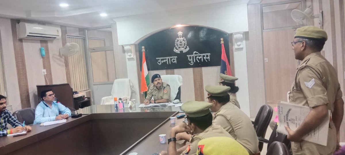 unnaopolice's tweet photo. आज दिनांक 30.06.2022 को श्री दीपक कुमार सिंह क्षेत्राधिकारी (U/T) द्वारा पुलिस लाइन स्थित सभागार में जनपद के समस्त थानों के बाल कल्याण पुलिस अधिकारियों के साथ गोष्ठी की गई तथा आवश्यक दिशा निर्देश दिये गये। #UPPolice #UnnaoPolice #Unnao https://t.co/NaSASitm33