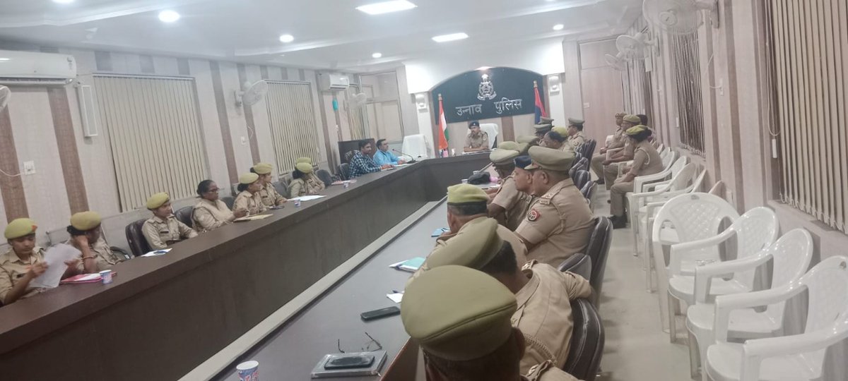 unnaopolice's tweet photo. आज दिनांक 30.06.2022 को श्री दीपक कुमार सिंह क्षेत्राधिकारी (U/T) द्वारा पुलिस लाइन स्थित सभागार में जनपद के समस्त थानों के बाल कल्याण पुलिस अधिकारियों के साथ गोष्ठी की गई तथा आवश्यक दिशा निर्देश दिये गये। #UPPolice #UnnaoPolice #Unnao https://t.co/NaSASitm33