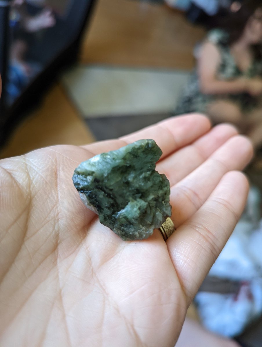 CoureyPie's tweet photo. Anyone who can identify crystals - the fuck is this? My sister and I can't find where we wrote down what the fuck it is and every time I look it up I get different answers. 🥴
#crystalidentification #CrystalHealing #crystals #gemstone? #geologist #rockidentification ????? Idk https://t.co/xBigYOftGY
