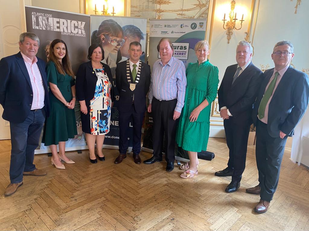 countykerry's tweet photo. Cathaoirleach @CllrFlynn and Chief Executive Moira Murrell are in London for the launch of 'An Turas Mór' the global Irish festival which will take place in October
#turasmor #Kerry https://t.co/zWzWMPnhmC
