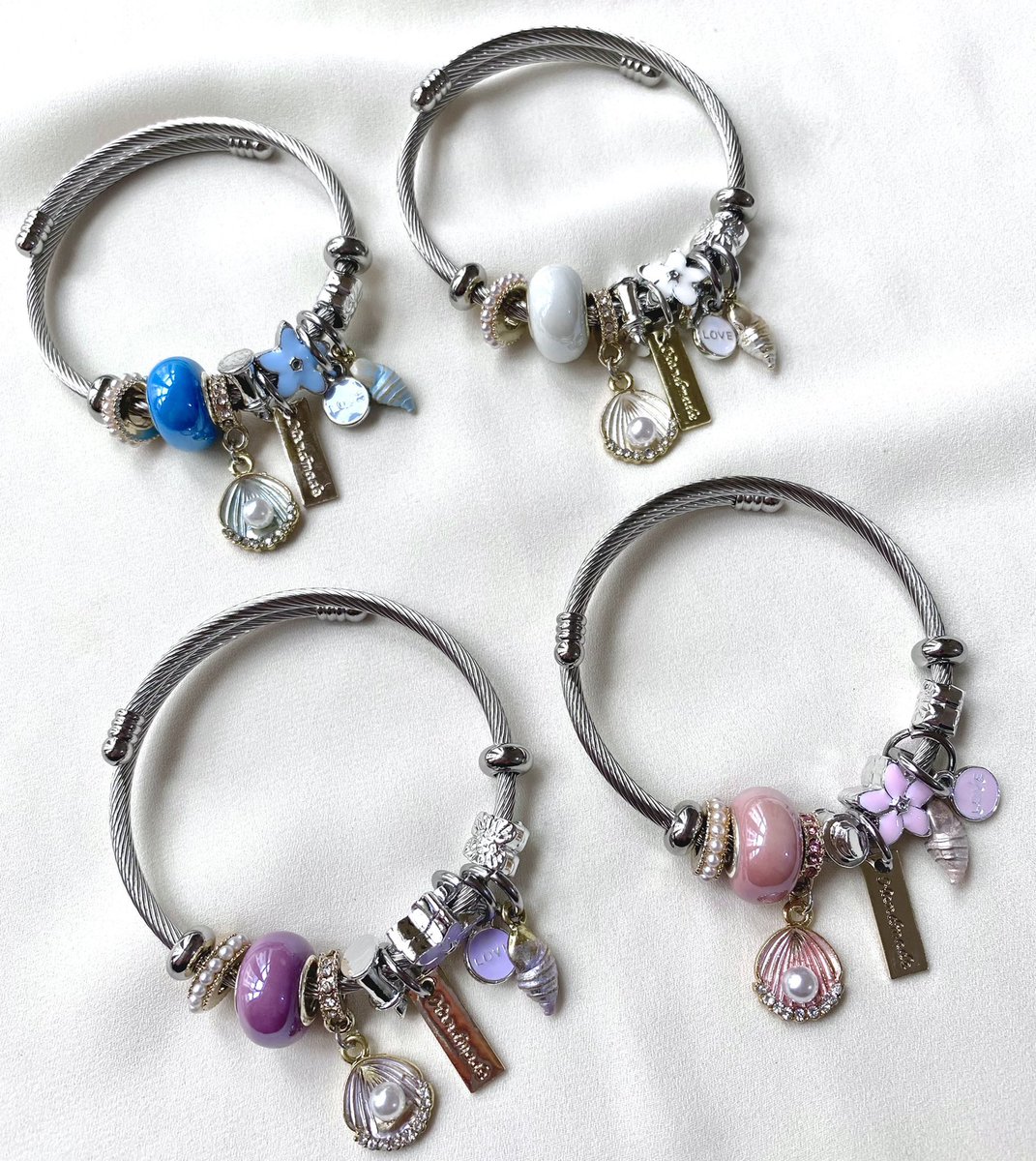 Bu güzel deniz kızı bilekliği senin olsun ister misin 🧜🏻‍♀️ Tweeti beğen, yoruma istediğin rengi yaz, bilekliğimizi kazanma şansı yakala 💗