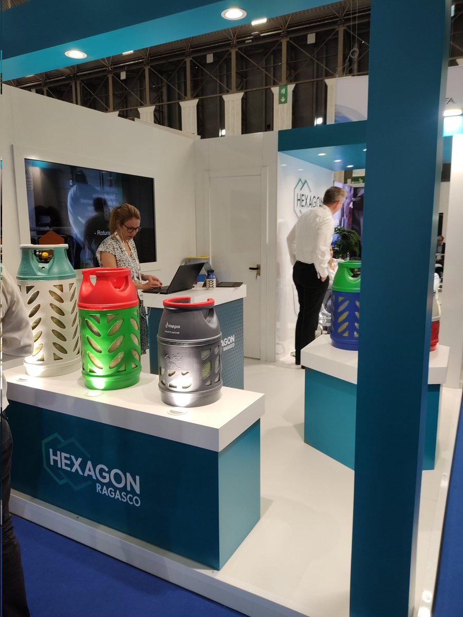 POGP_pl's tweet photo. Liczne twarze @POGP_pl - nasi członkowie prezentują się na branżowych targach #europeanlpgcongress @LiquidGasEurope w Barcelonie. @UndGok @Hexagon_Ragasco #aiut #chemet https://t.co/ZtEYDTG5Zy