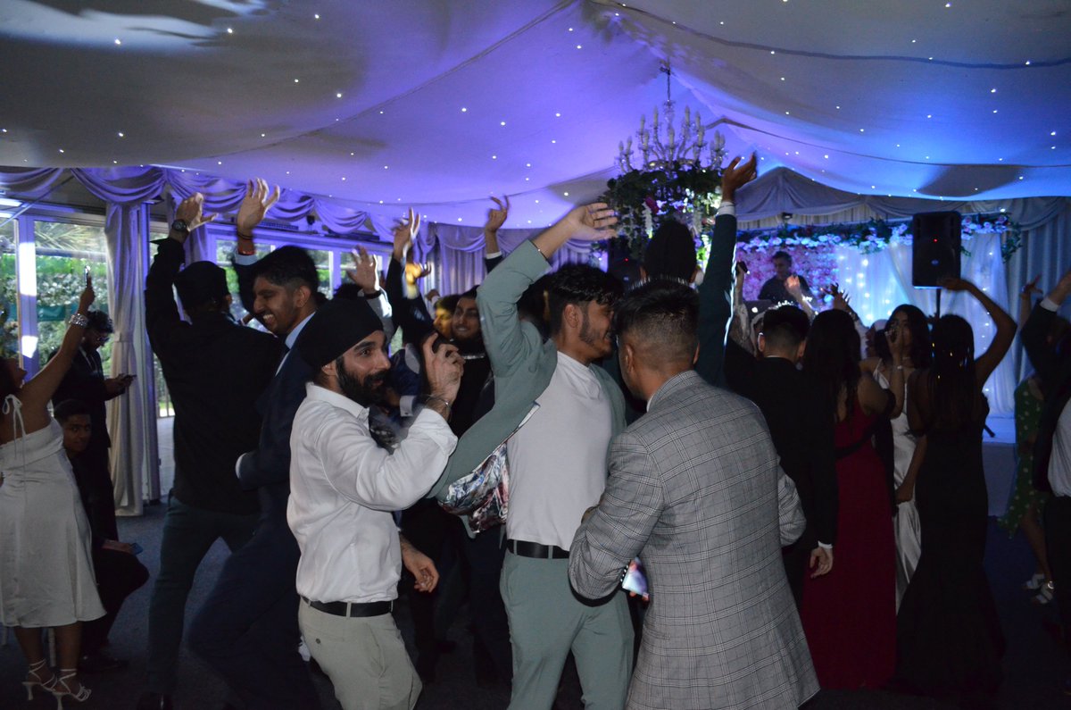 DormersWellsHS's tweet photo. Year 13 Prom was fantastic, good luck to our students for the future🎉

#Year13Leavers #Year13Prom #WestMiddlesexGolfClub #Community #Prom2022 #Proud #Celebrations #SixthFormLeavers https://t.co/DSkSakFeTT