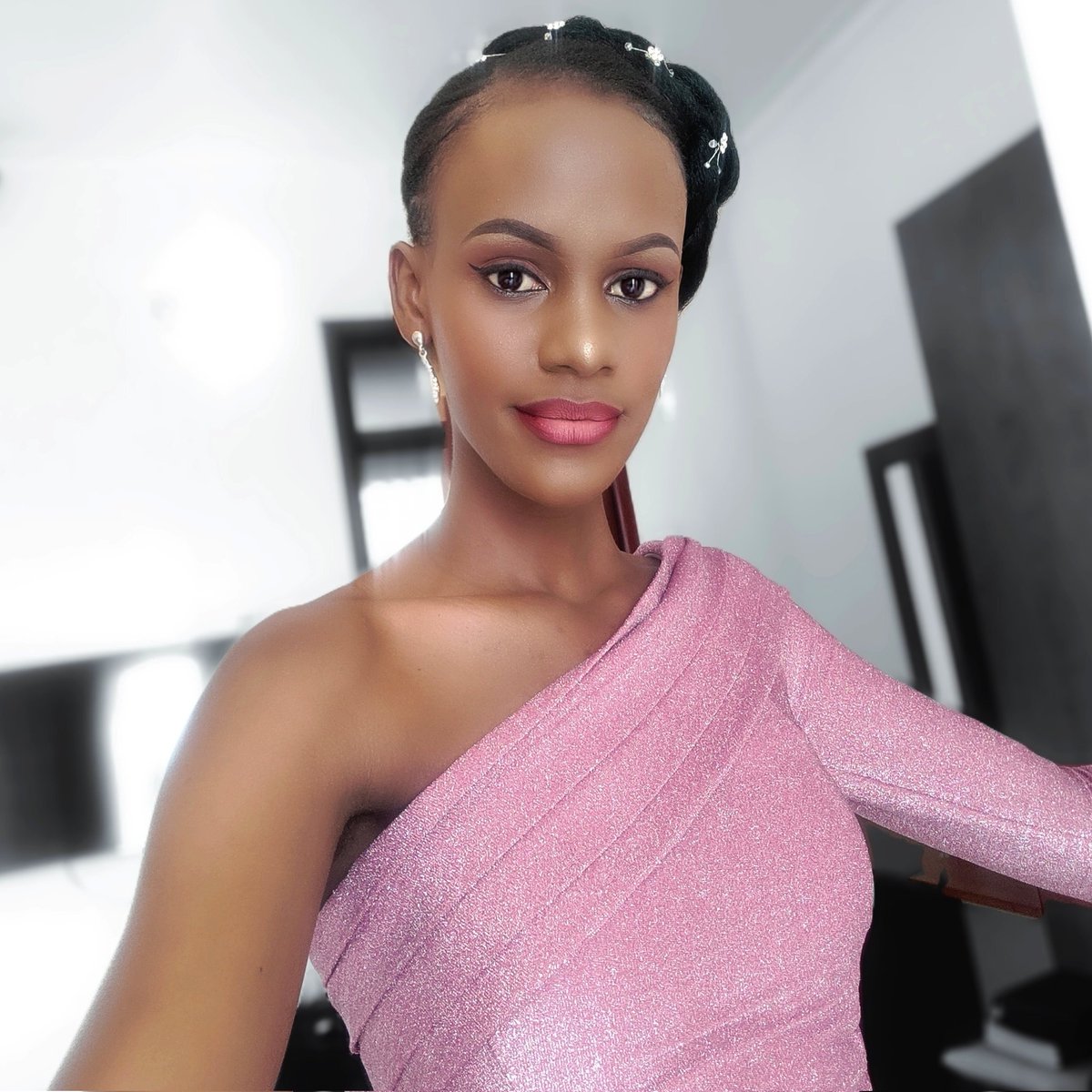 ___shishi____'s tweet image. Lunch date, anyone?