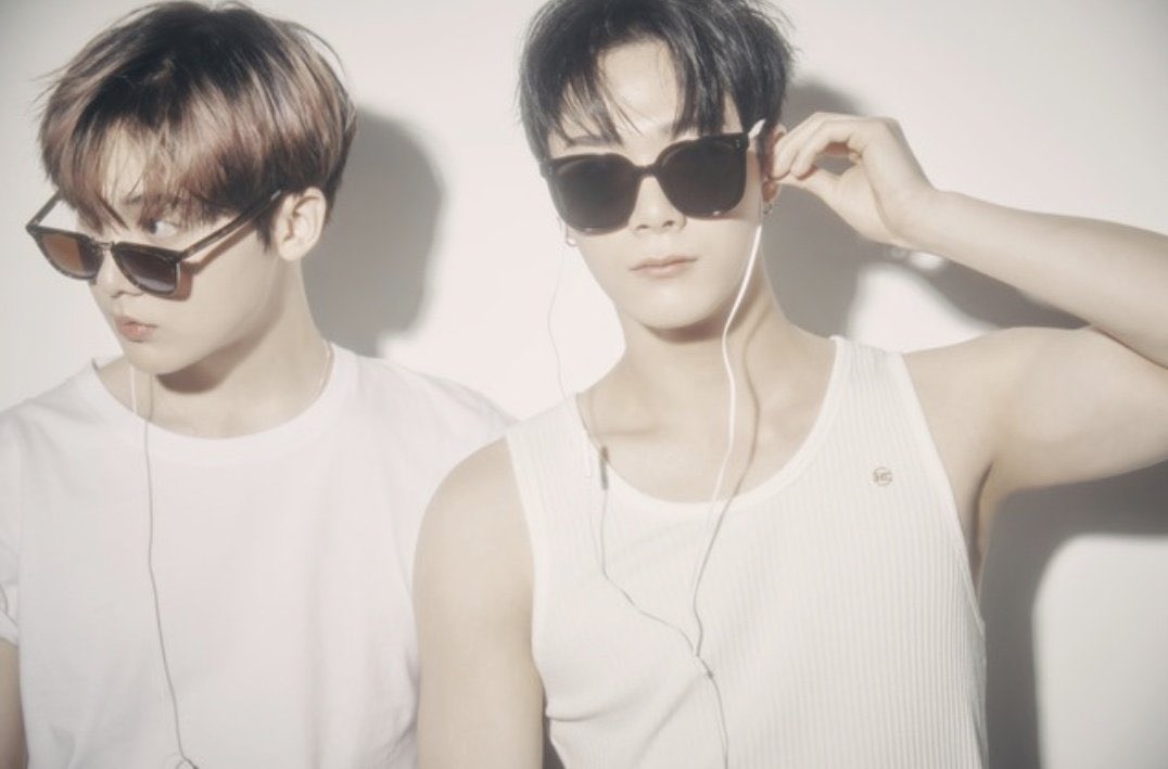 분명히 멋있음을 느껴야 하는 사진같은데 웃기구 귀여움...