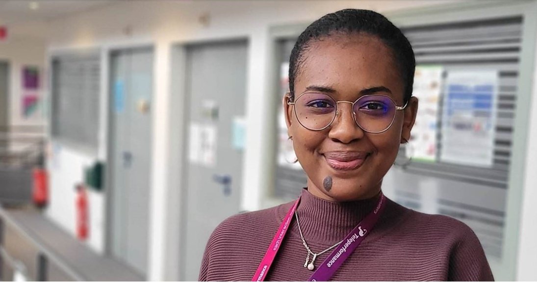 👋📸 Découvrons avec cette nouvelle série TP First Job ou l'histoire de collaborateurs qui démarrent leur carrière avec Teleperformance. Commençons avec Fatoumata Souaibou Bah Mohaman de TP Orléans.

👉 La suite : bit.ly/36g7B9W
#TPFamily #RH #TPOrleans