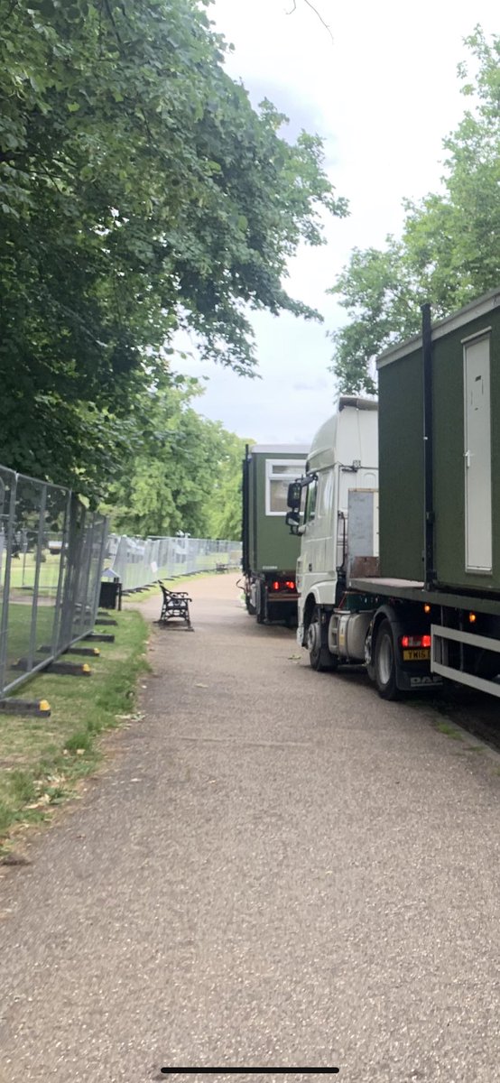 carlafrancome's tweet photo. IDK who needs to hear this. Maybe everyone in @haringeycouncil, @mikehakata and @perayahmet. But having lorries mount the pavement in your biggest park is NOT COOL. What if there were parents with prams walking by? 😧👎🏻 https://t.co/LYHFlMDvcu