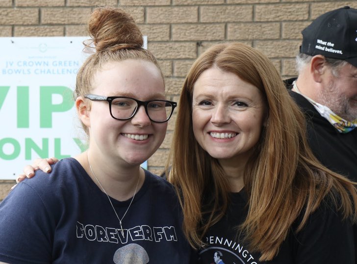 didyougethisreg's tweet photo. i recited pretty much everything that happened on my insta tbh, but long story short i met sian 🥺 she was so lovely and kept coming to find me throughout the day after she’d have to go somewhere else. couldn’t meet her without getting my forever fm t-shirt signed of course 💞💘 https://t.co/hSQhf32YOr