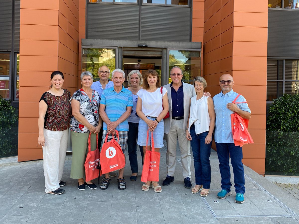 Blanquerna FPCEE (@blanquernafpcee) on Twitter photo Ahir, el degà <a href="/JordiRiera1/">Jordi Riera</a> va donar la benvinguda als primers refugiats ucraïnesos que rebran classes d’idiomes impartides per professorat i PAS de la Facultat, gràcies a un acord de l'Oficina de l'#Agenda2030 de la FPCEE amb la Fundació Barcelona Actua.
🔗barcelonactua.org Ahir, el degà <a href="/JordiRiera1/">Jordi Riera</a> va donar la benvinguda als primers refugiats ucraïnesos que rebran classes d’idiomes impartides per professorat i PAS de la Facultat, gràcies a un acord de l'Oficina de l'#Agenda2030 de la FPCEE amb la Fundació Barcelona Actua.
🔗barcelonactua.org