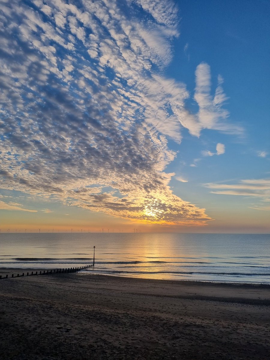 dogster24's tweet photo. @peter_levy @Hudsonweather Withernsea early on today https://t.co/S5UjGhuRKQ