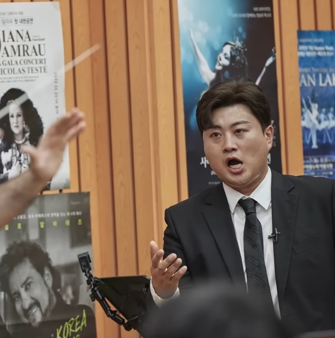 범접할 수 없는 테너 김호중의 아우라🎇
눈이 부신닷😎😍
#김호중 #PlacidoDomingo #KIMHOJOONG #TVAROTTI #PlacidoDomingoLive_inBusan

출처:XCI Corp Youtube
youtu.be/aed1BEwuErQ